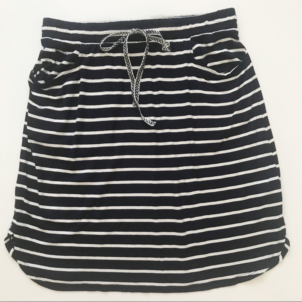 Max studio Navy striped skirt